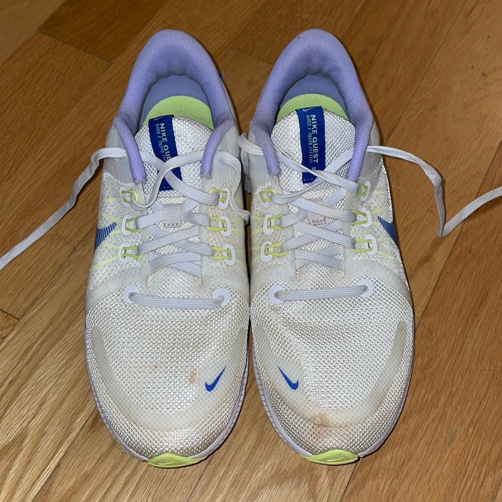 These are some Nike tennis shoes that are in very good condition.Perfect shape.